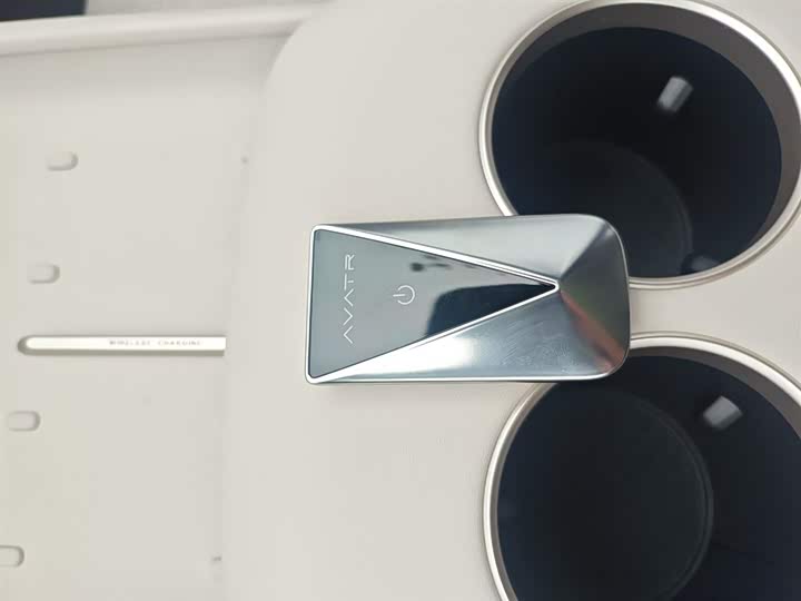 Фото 9 - Avatr 06