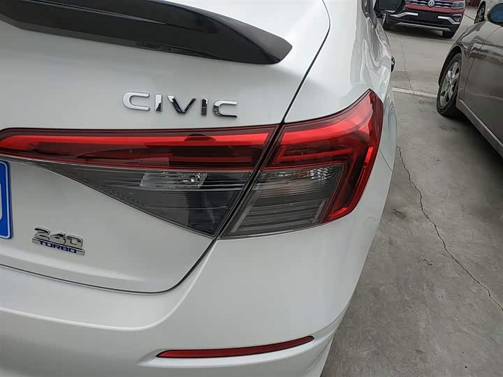 Фото 8 - Honda Civic