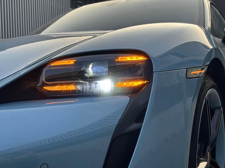 Фото 3 - Porsche Taycan