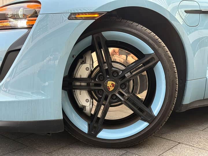 Фото 9 - Porsche Taycan