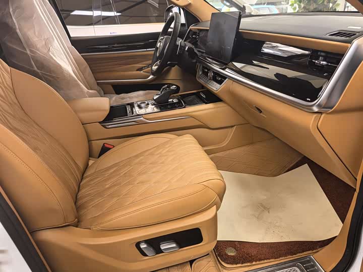 Фото 4 - Tank 500 Hybrid