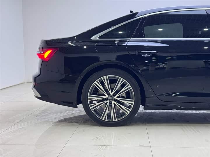 Фото 7 - Audi A6L