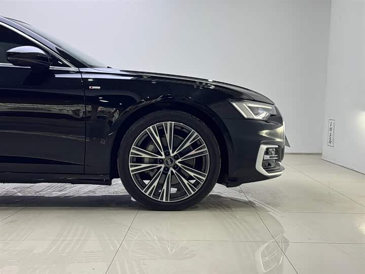 Фото 8 - Audi A6L