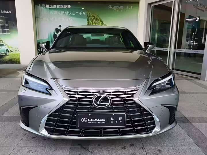 Фото 2 - Lexus ES