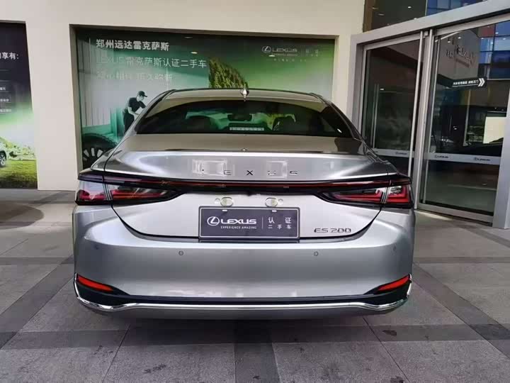 Фото 3 - Lexus ES