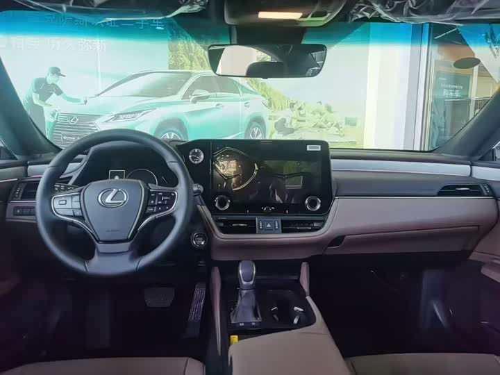 Фото 5 - Lexus ES