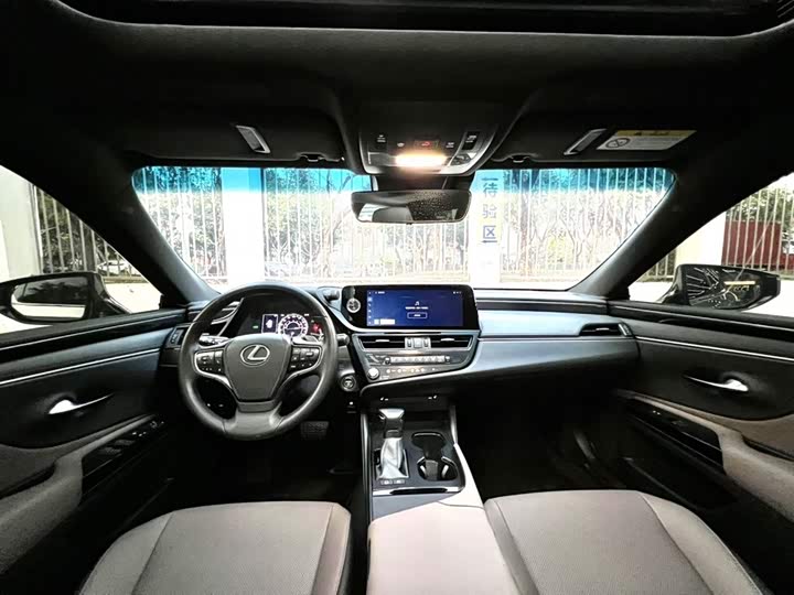 Фото 5 - Lexus ES