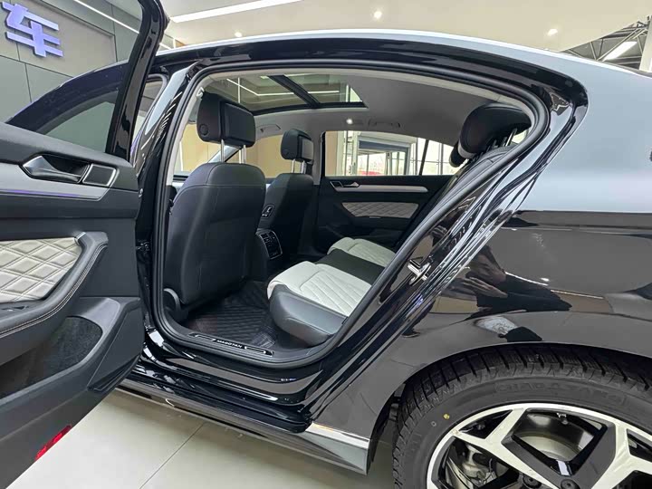 Фото 8 - Volkswagen Magotan