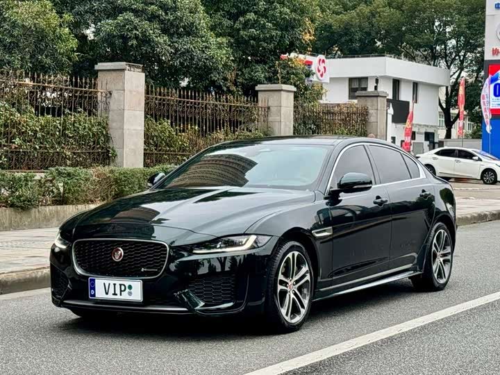 Фото 1 - Jaguar XE L