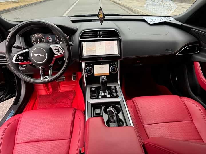 Фото 5 - Jaguar XE L