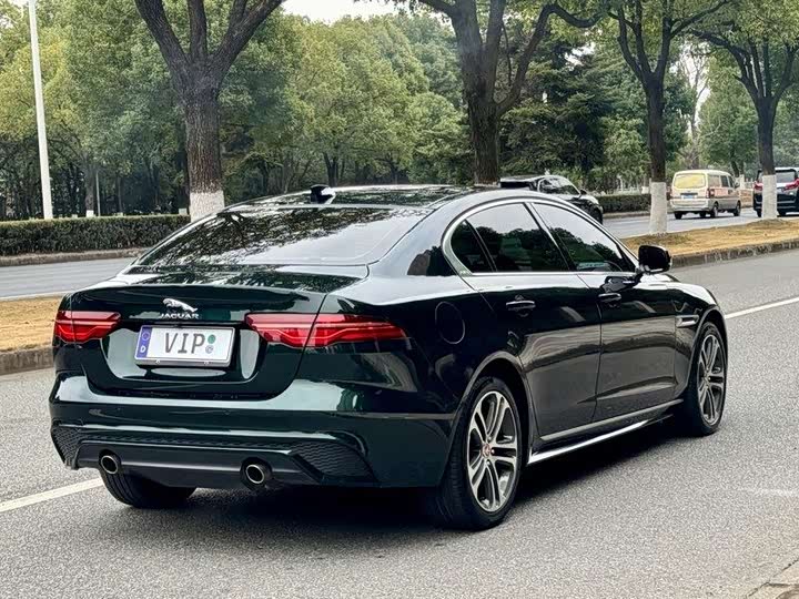 Фото 7 - Jaguar XE L