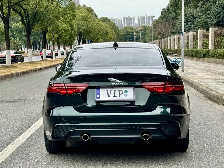 Фото 8 - Jaguar XE L