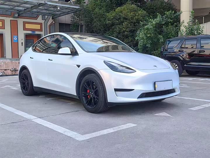 Фото 3 - Tesla Model Y