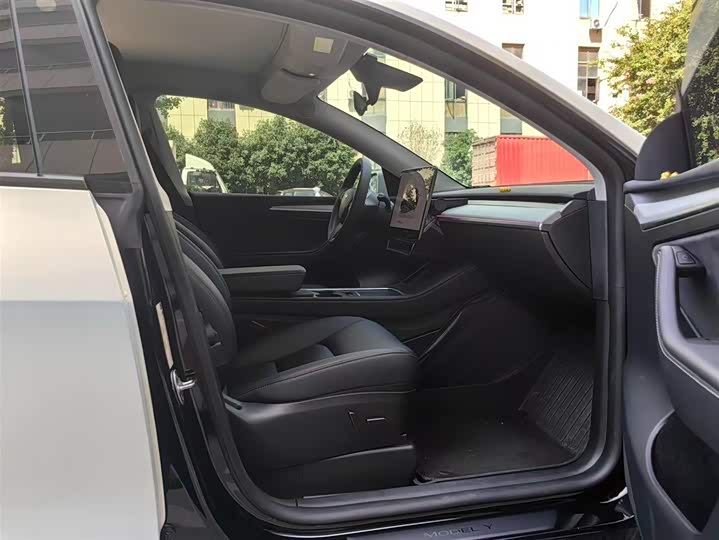 Фото 7 - Tesla Model Y