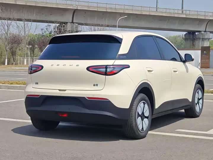 Фото 8 - Geely Galaxy Geome