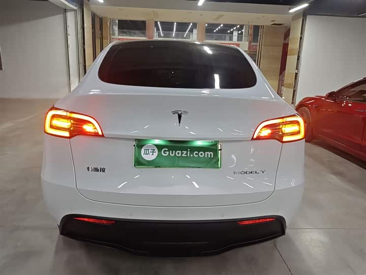 Фото 6 - Tesla Model Y