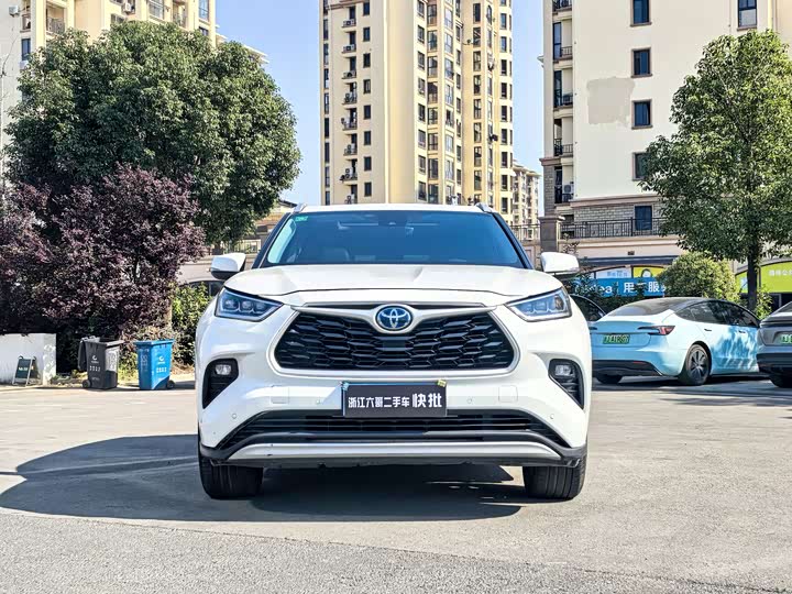 Фото 2 - Toyota Highlander