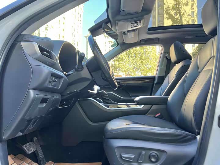 Фото 4 - Toyota Highlander