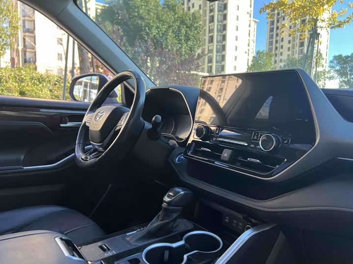 Фото 8 - Toyota Highlander