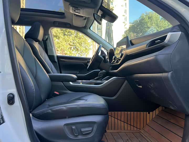 Фото 9 - Toyota Highlander