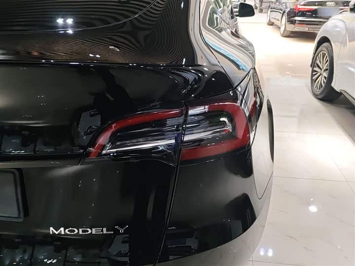 Фото 8 - Tesla Model Y