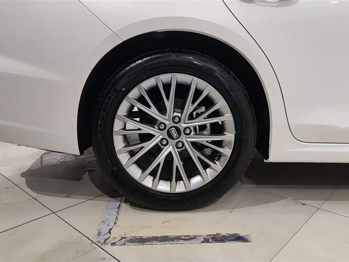 Фото 6 - Bestune B70