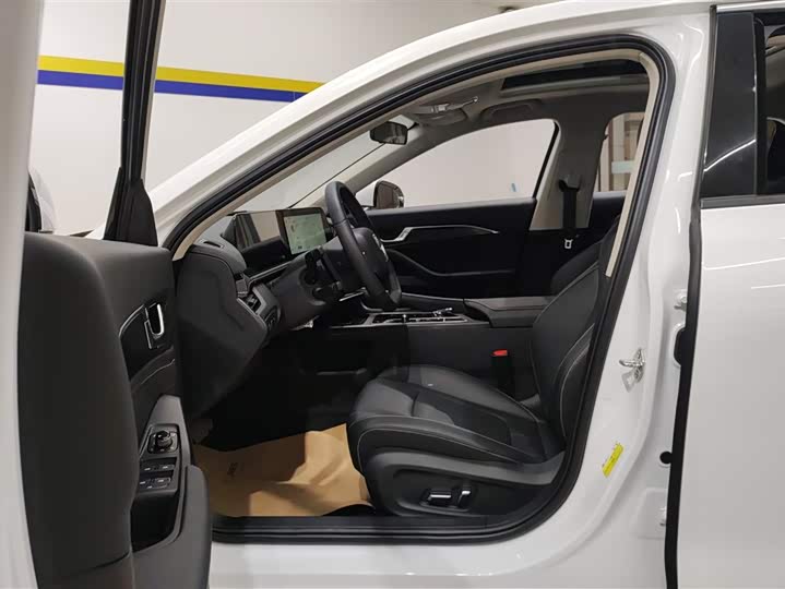 Фото 9 - Bestune B70