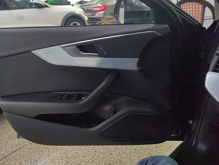 Фото 7 - Audi A4L