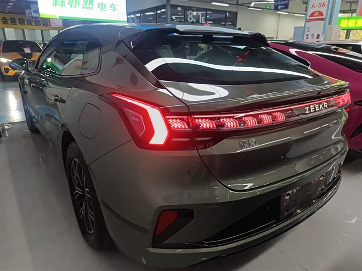 Фото 5 - Zeekr 001