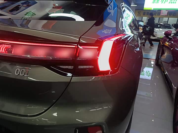 Фото 8 - Zeekr 001