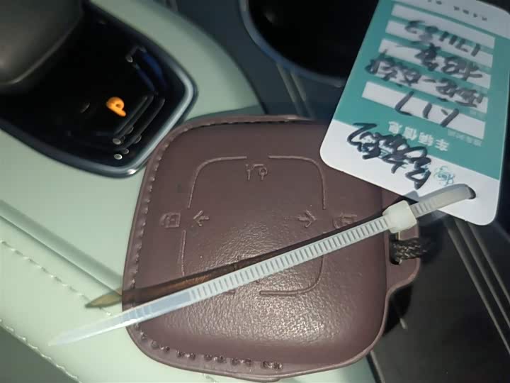 Фото 9 - Zeekr 001