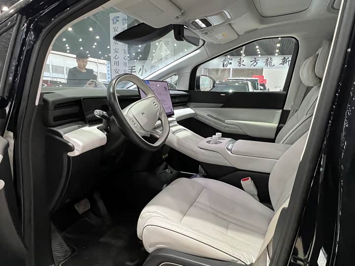 Фото 6 - XPeng X9