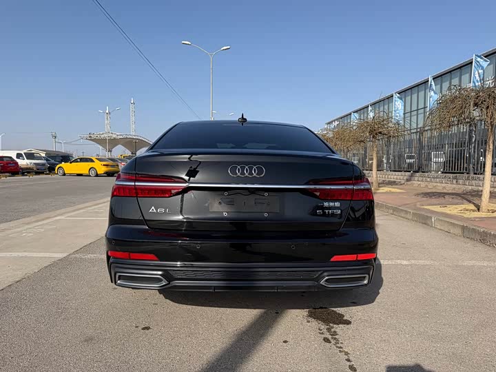 Фото 6 - Audi A6L