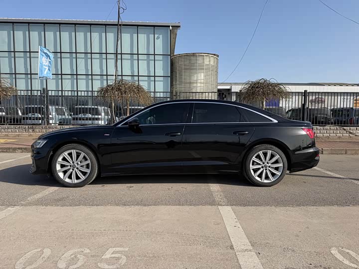 Фото 8 - Audi A6L