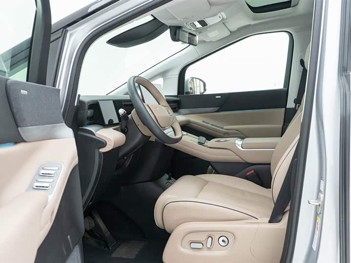 Фото 3 - XPeng X9