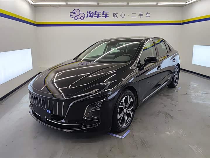 Фото 1 - Hongqi E-QM5