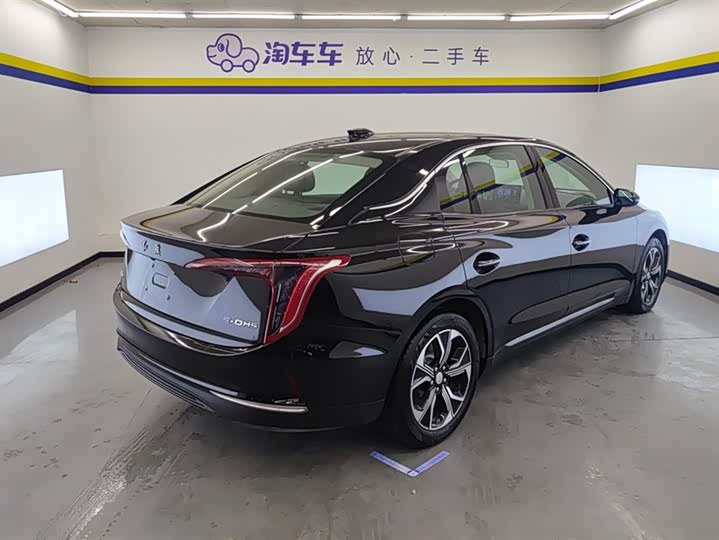 Фото 3 - Hongqi E-QM5