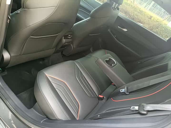 Фото 5 - Geely Binrui