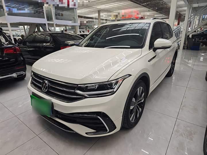 Фото 2 - Volkswagen Tiguan L Pro