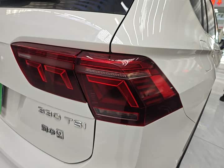 Фото 8 - Volkswagen Tiguan L Pro