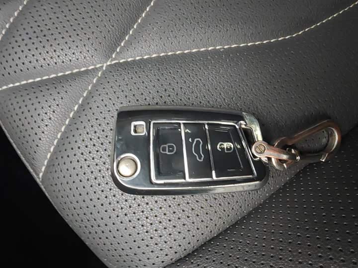 Фото 9 - Volkswagen Tiguan L Pro