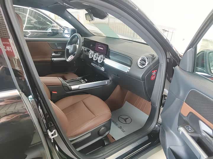Фото 6 - Mercedes-Benz GLB-Class