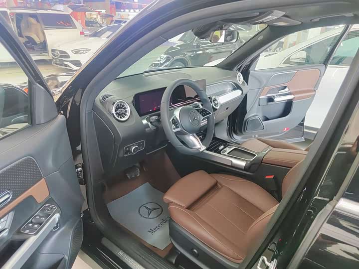 Фото 7 - Mercedes-Benz GLB-Class