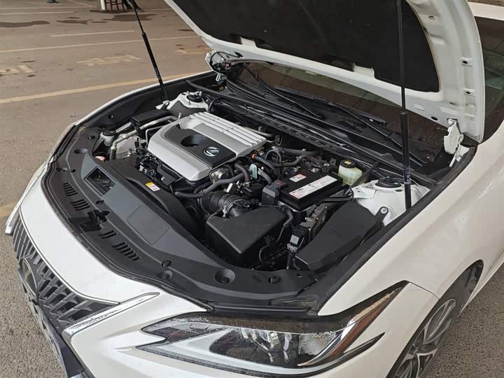 Фото 2 - Lexus ES