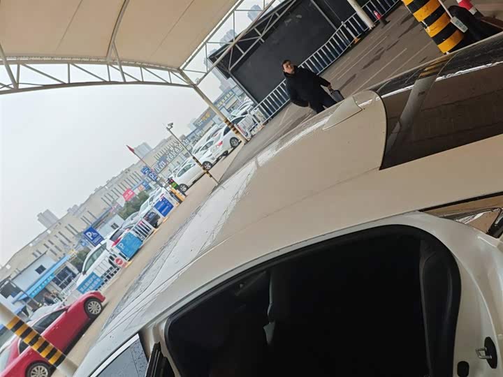 Фото 6 - Lexus ES