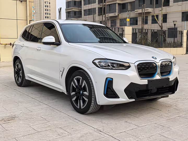 Фото 3 - BMW iX3
