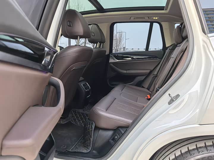 Фото 6 - BMW iX3