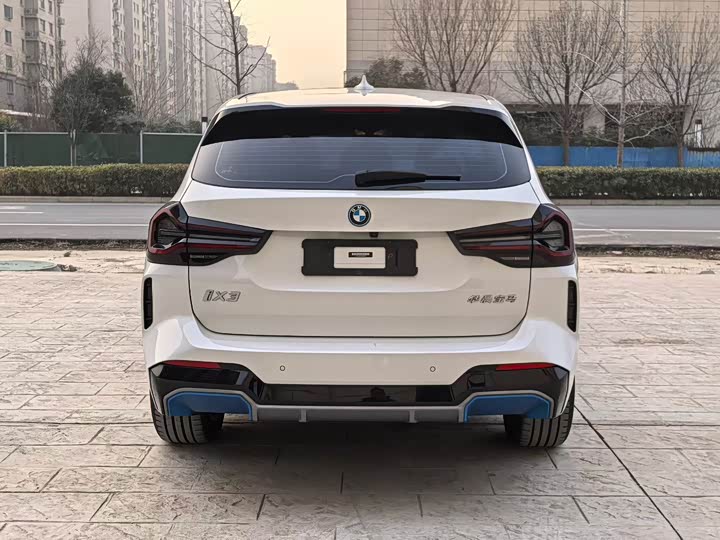 Фото 8 - BMW iX3