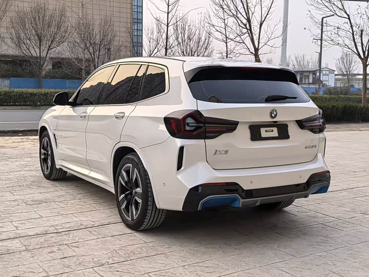 Фото 9 - BMW iX3