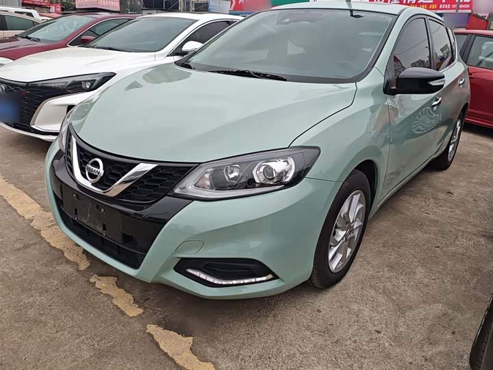 Фото 2 - Nissan Tiida